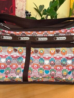 NWOT Le Sportsac Deluxe Everyday Bag Crossbody Tote Expandable Hearts Dots RARE